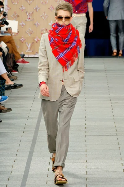 Look 18